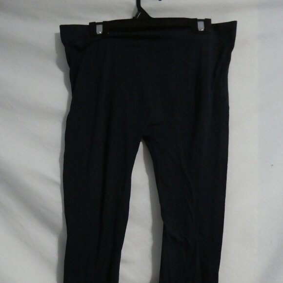 SWS - STREETWEAR SOCIETY | medium | Navy Leggings | Ribbed Waist and Bottom Hems - Picture 13 of 16